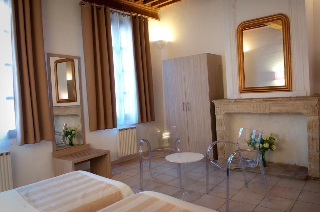 Uzès La Taverne מראה חיצוני תמונה